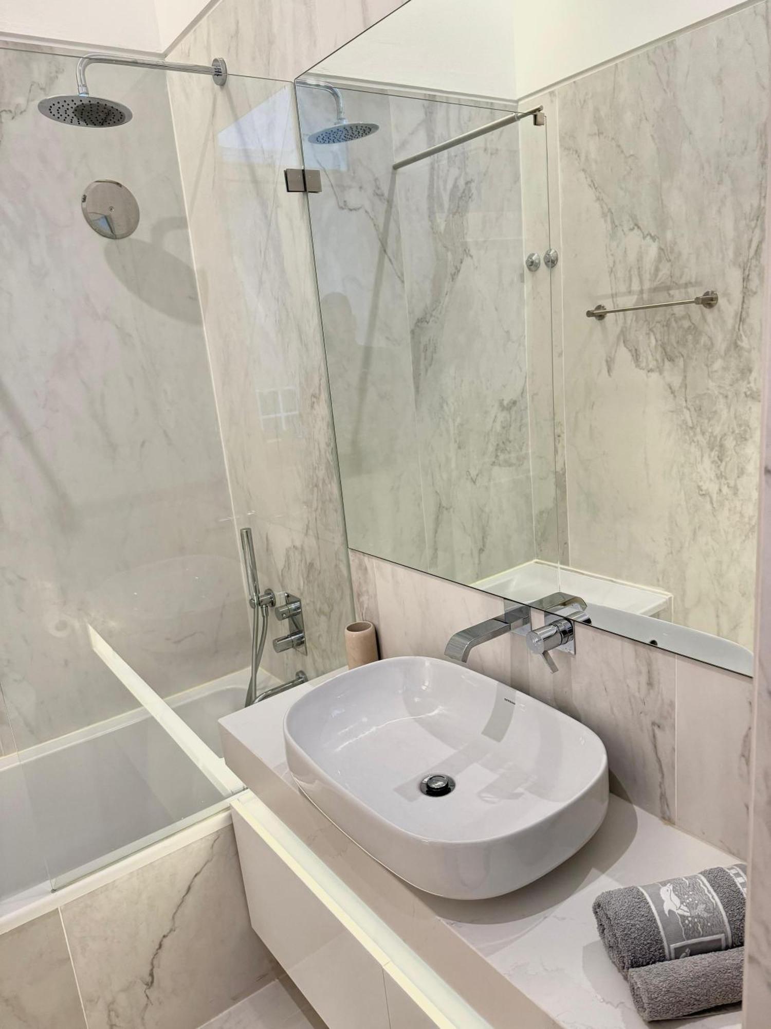 Quarto Com Banheiro Privativo Na Baixa ลิสบอน ภายนอก รูปภาพ